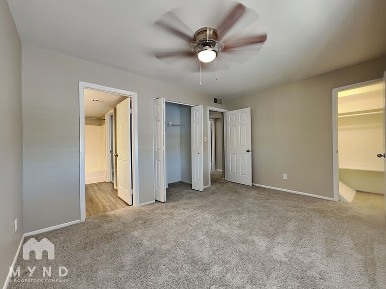 Building Photo - 1404 La Jolla Dr