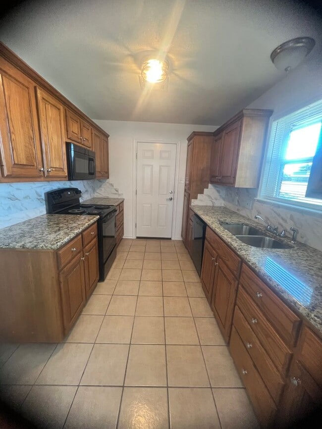 Building Photo - China Spring ISD Duplex
