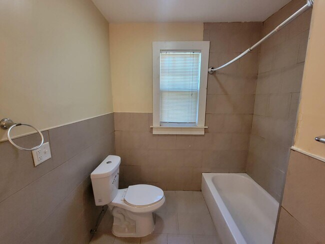 Building Photo - 489 Quinnipiac Ave