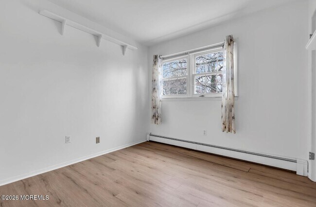 Building Photo - 869 Knight St