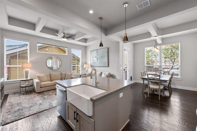 Building Photo - 915 Banyon St