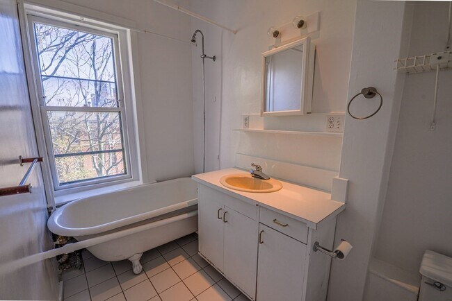 Building Photo - 31 Pinckney St