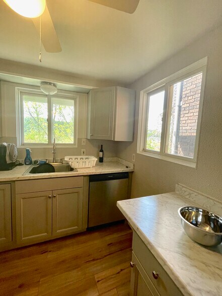 Building Photo - 307 Walnut St