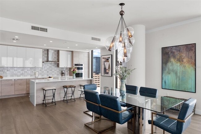 Building Photo - 301 1st St S