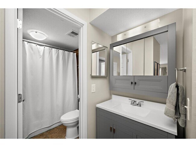 Building Photo - 4618 Cedar Lk Rd S