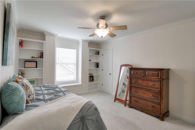 Building Photo - 14512 Broadwinged Hawk Dr