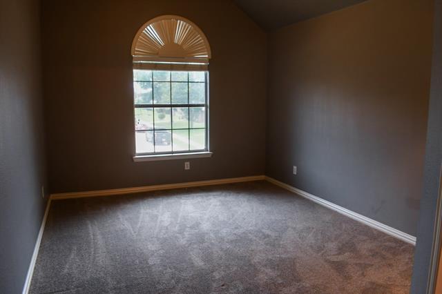 Building Photo - 409 Royal Crest Dr