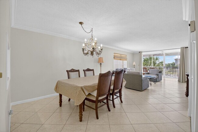 Building Photo - 2717 Florida Blvd