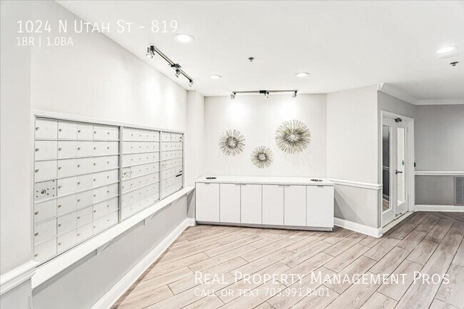 Building Photo - 1024 N Utah St