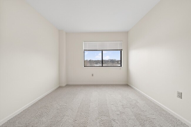 Building Photo - 200 Sanders Ferry Rd