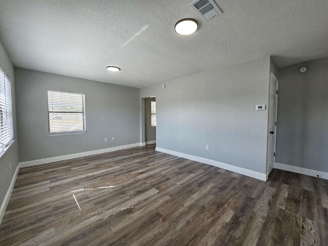 Building Photo - Fully fenced in Titusville