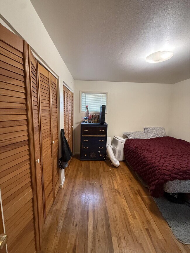 Building Photo - Home Available August 7th!