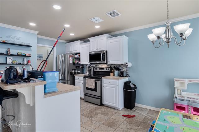 Building Photo - 615 Alex Way