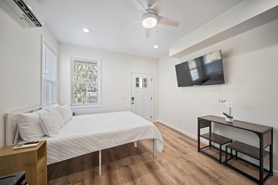 Building Photo - 5069 Peachtree Ave