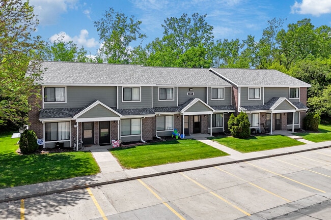 Building Photo - Country Hill