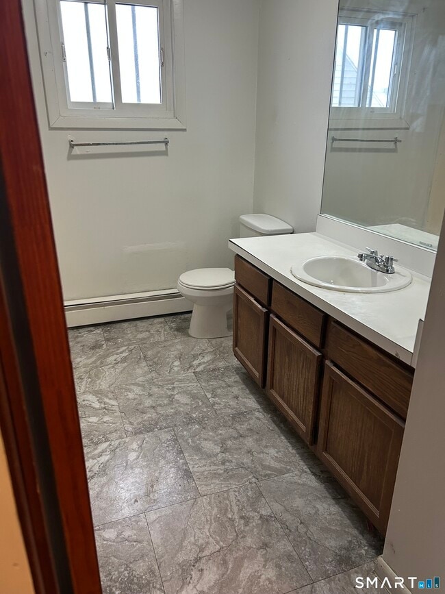 Building Photo - 66 York St