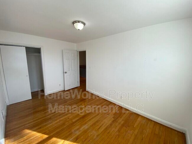 Building Photo - 1127 Deanwood Rd