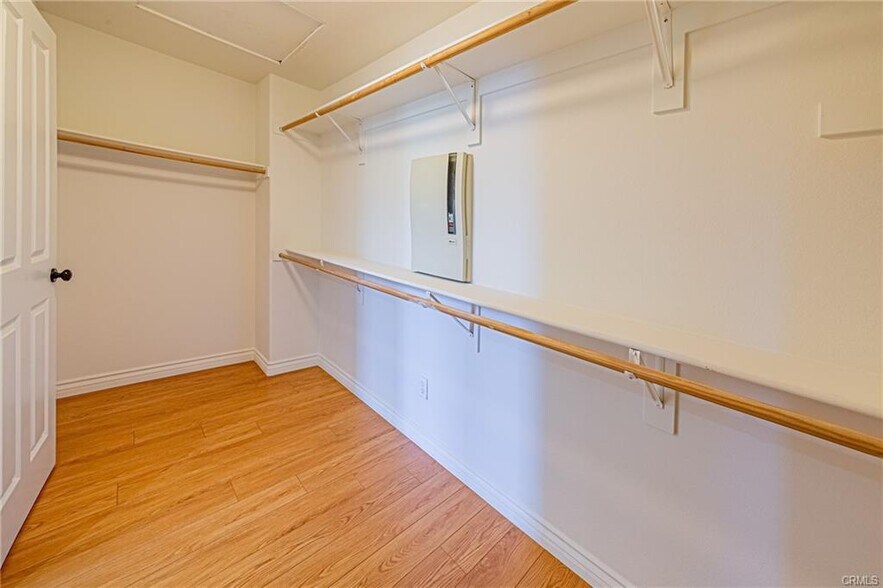 Building Photo - 138 S Hidden Path