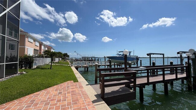 Building Photo - 218 Sand Key Estates Dr