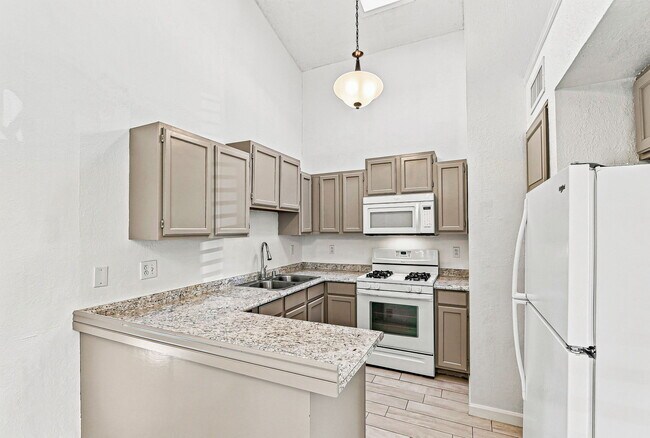 Building Photo - 204 Cutlass Dr