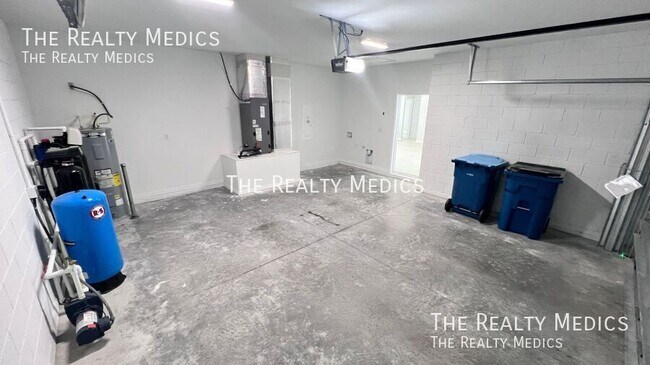 Building Photo - 3299 Bowline Ave