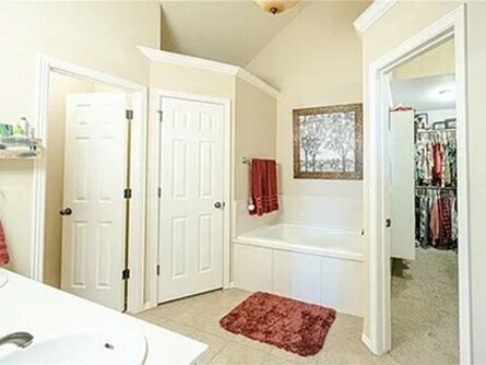 Building Photo - 1652 N Oakhaven Pl