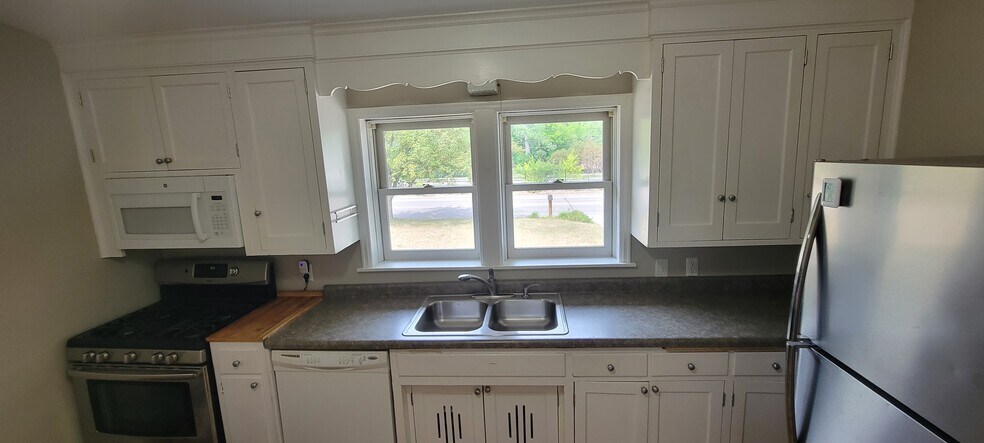 Building Photo - 19101 Delton Ave