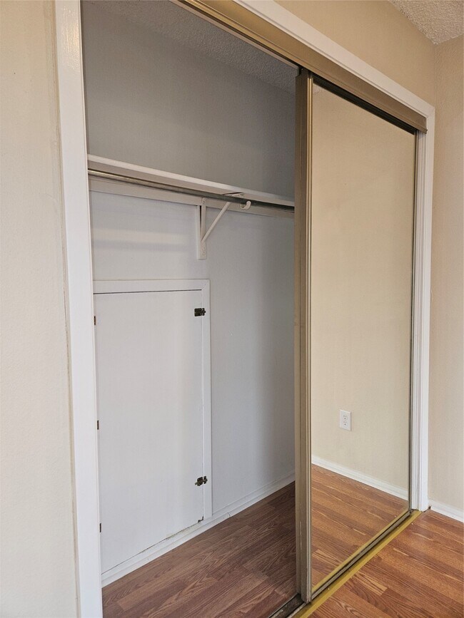 Building Photo - 8622 Quail Burg Ln