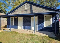 Building Photo - 709 W 44th St