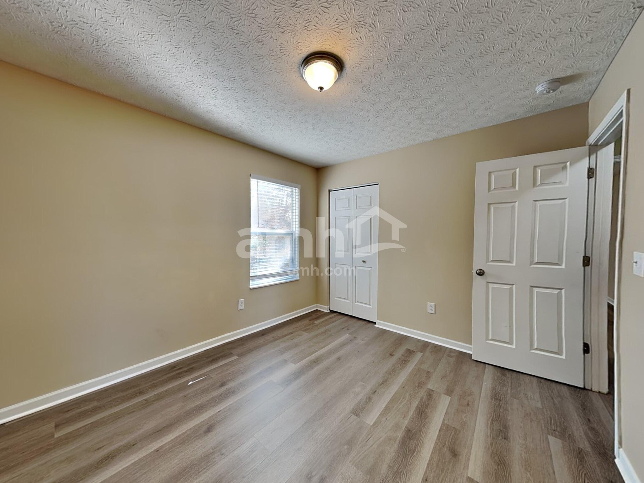 Building Photo - 80 Simsbury Ct