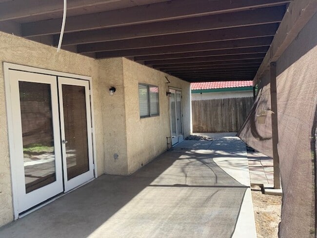 Building Photo - House