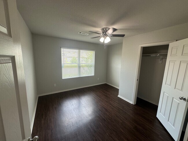 Building Photo - 20 Summer Breeze Rd