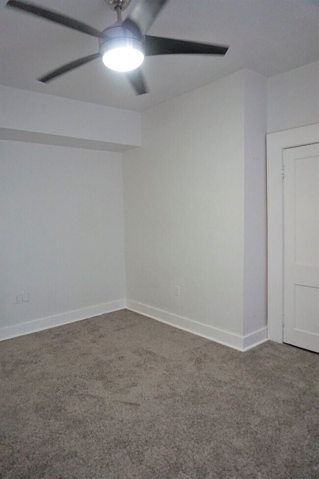 Building Photo - 2 BED 1 BATH DUPLEX MESTA PARK