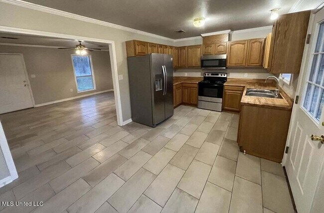 Building Photo - 214 Carter St