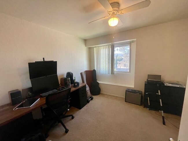 Building Photo - Gorgeous South West Escondido Home! $4,200/Month.  Pets Allowed - Text 619-889-8400