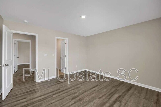 Building Photo - 207 Bridlewood Ln