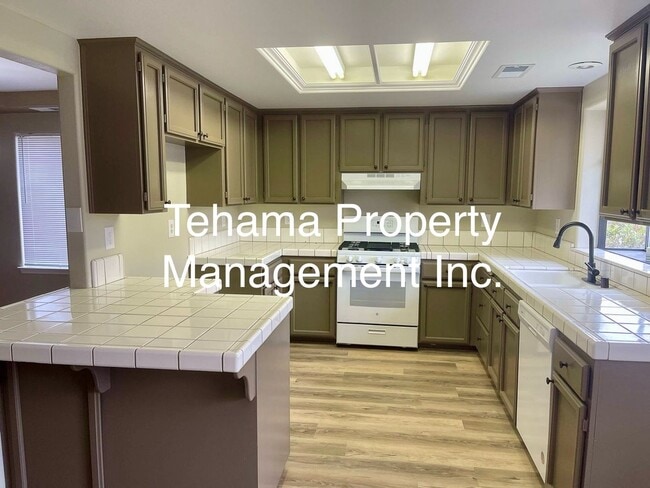 Building Photo - Beautiful 3 bedroom 2 bath home in Redding...