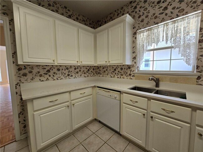 Building Photo - 152 Princeton Dr