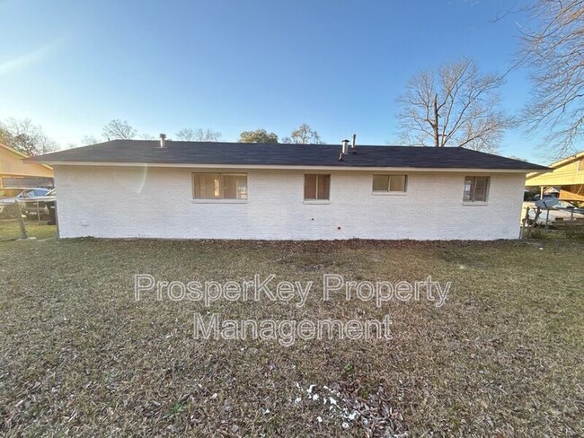 Building Photo - 1242 Rosewood Dr