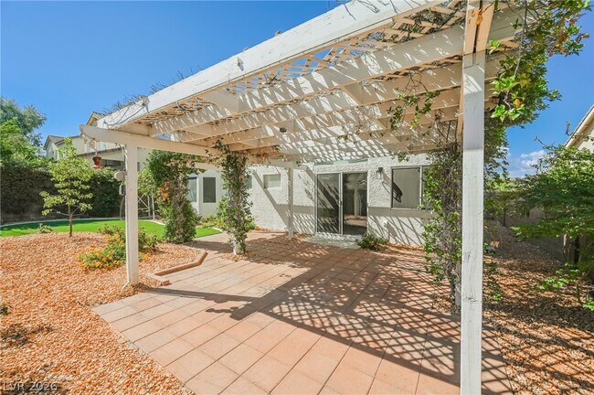 Building Photo - 490 Beaconwood St