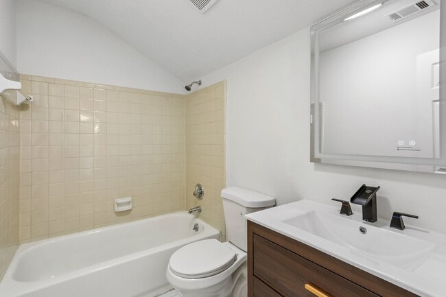 Building Photo - Bright and Gorgeous - Updated 3BR/2BA Townhome!