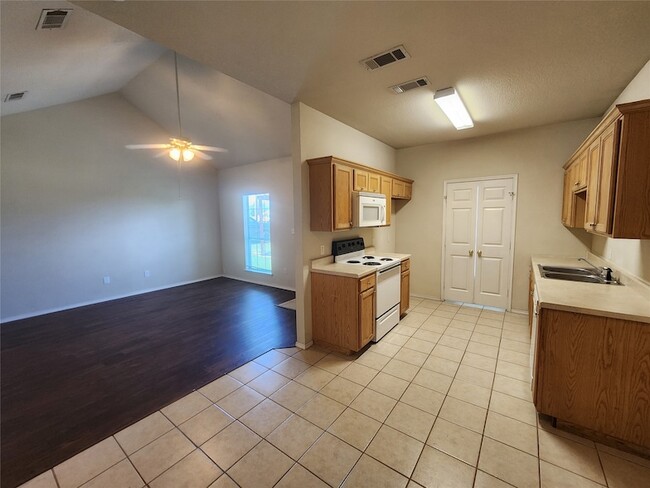 Building Photo - 106 Collett Ct