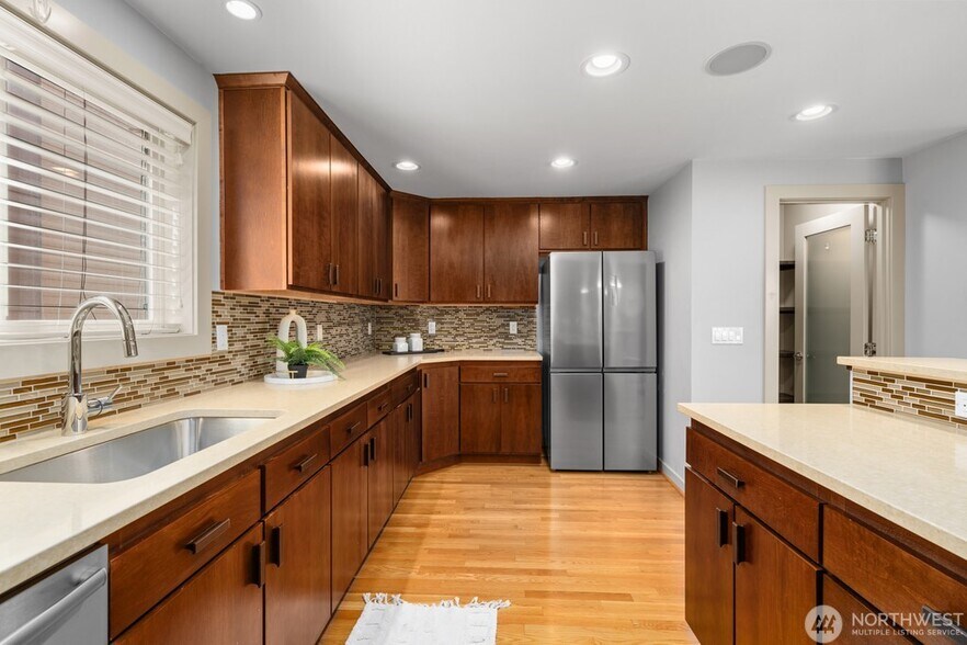 Building Photo - 7747 Sand Point Way NE