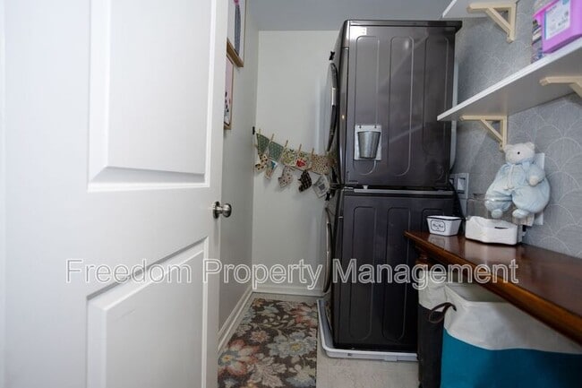 Building Photo - 2425 Morgans Point Dr