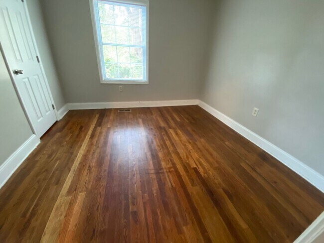 Building Photo - Charming 3 bedroom home in the heart of do...