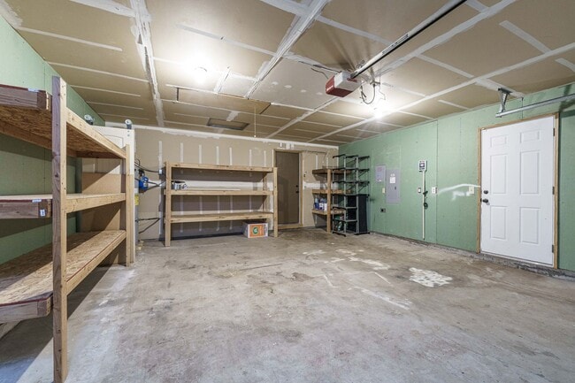 Building Photo - 4 Bedroom 2.5 Bathroom With Large Fenced B...