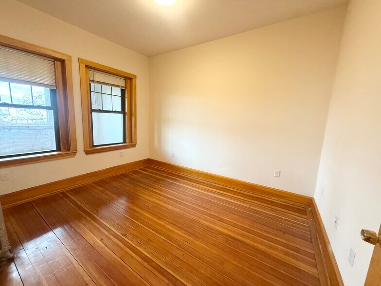 Building Photo - 149 Hillside St