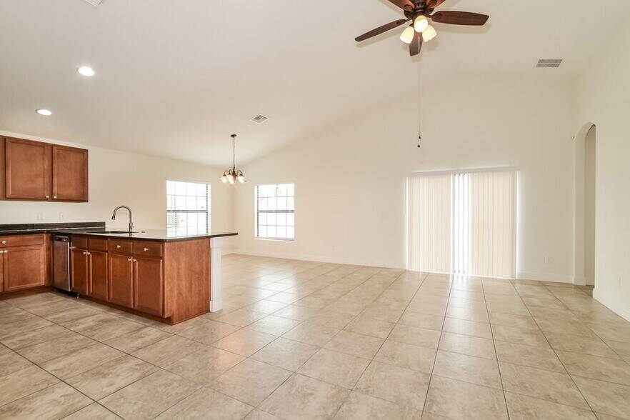 Building Photo - 1000 Mardi Gras Dr