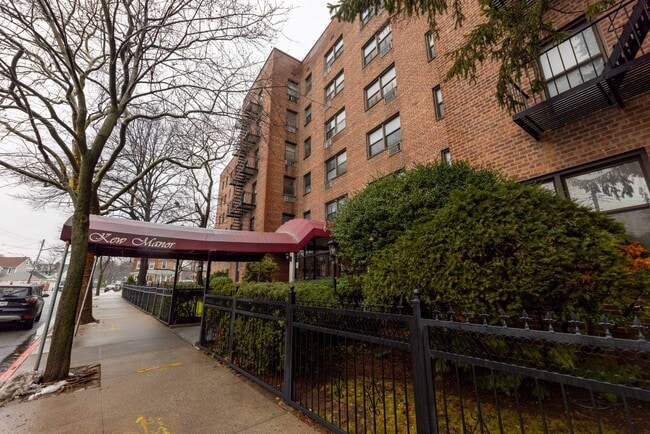 Building Photo - 131-11 Kew Gardens Rd