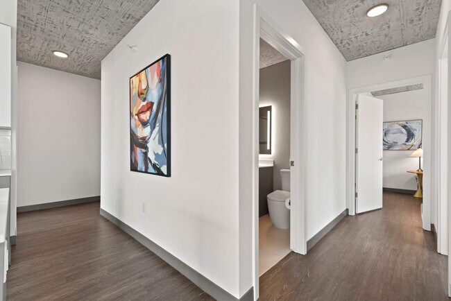 Building Photo - 1314 W Randolph St